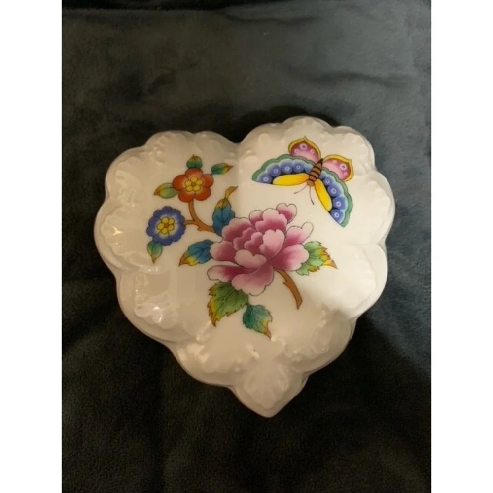 Estee Lauder Chinoiserie Porcelain Collection Heart Flower Butterfly Trinket Box